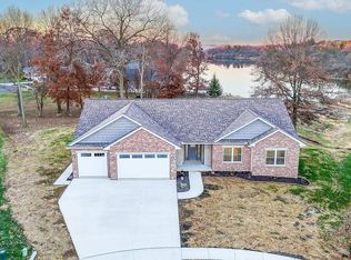 1621 Grandlake Ct, Pekin, IL 61554