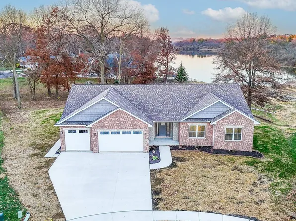 1621 Grandlake Ct, Pekin, IL 61554