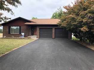 328 Ridge Dr, Smithton, IL 62285