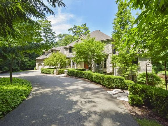 2nd image of 6501 Bridlewood Ct NE