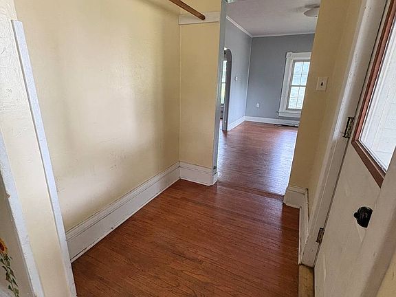 3rd image of 209 2nd Ave SE