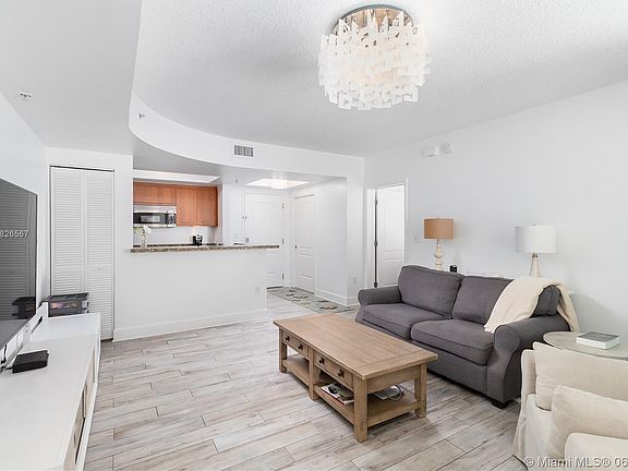4th image of 110 Washington Ave APT 1520