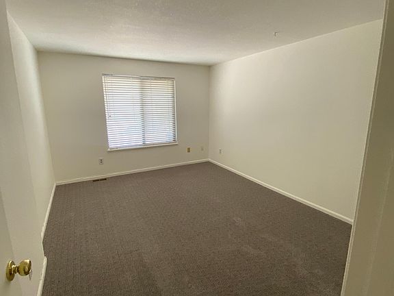 4th image of 404 Owl Dr
