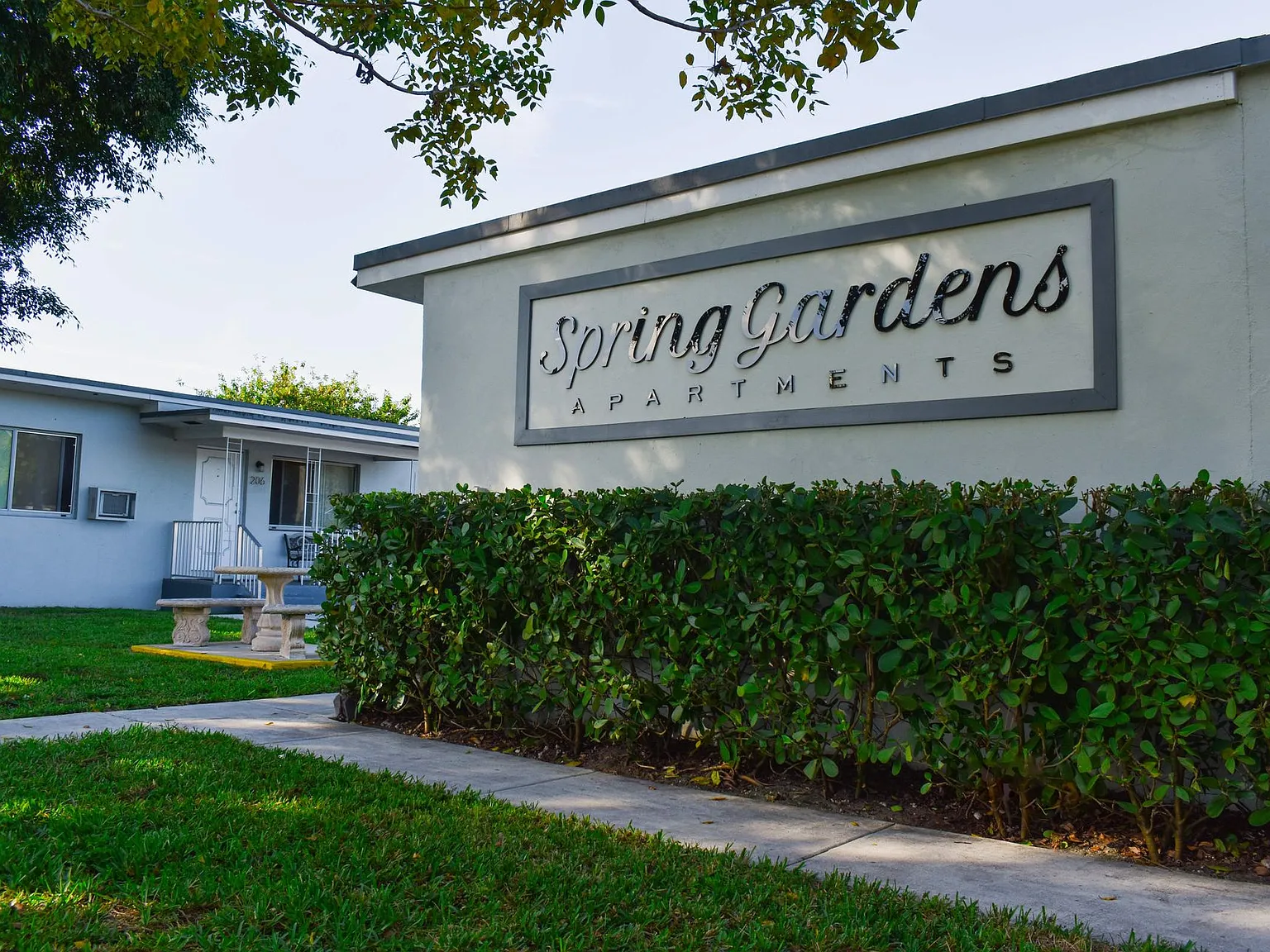Spring Gardens Apartments — Photo 1