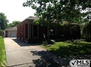 27206 Ursuline St, Saint Clair Shores, MI 48081
