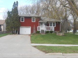 206 2nd St NE, Dodge Center, MN 55927