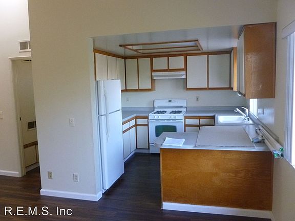5th image of 1523 Torrance Blvd APT E