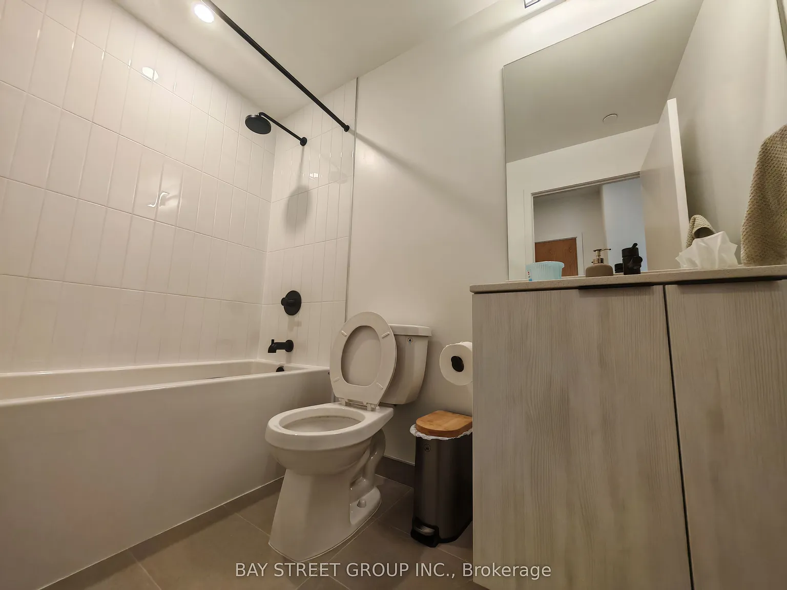 2 bed, $2,400 — Photo 4