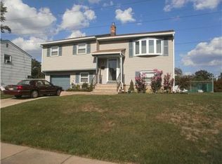 10 Schmitt St, Sayreville, NJ 08872