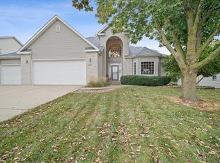 1911 Gailey Ln, Bloomington, IL 61704