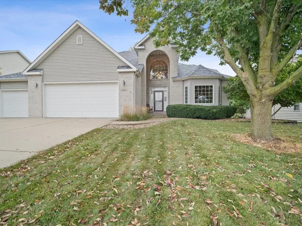 1911 Gailey Ln, Bloomington, IL 61704