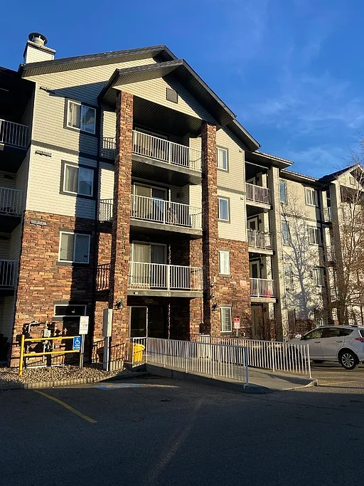 2 bed, 2.0 bath, 920 sqft, $1,720 — Photo 2