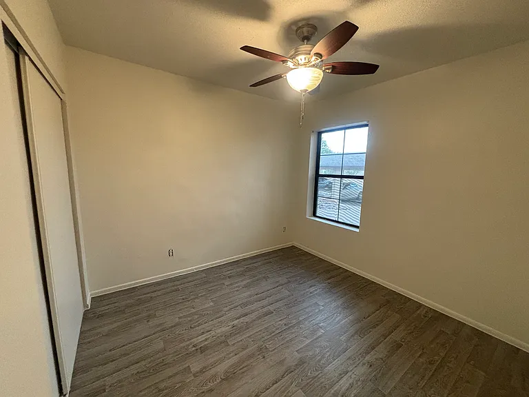 5612 S Wood Crest Dr — Photo 4