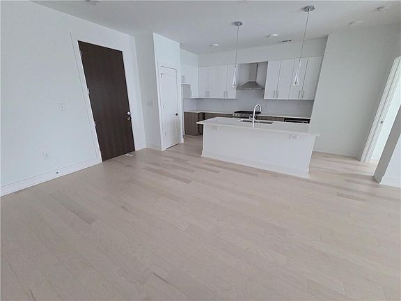 2nd image of 775 Juniper St #304
