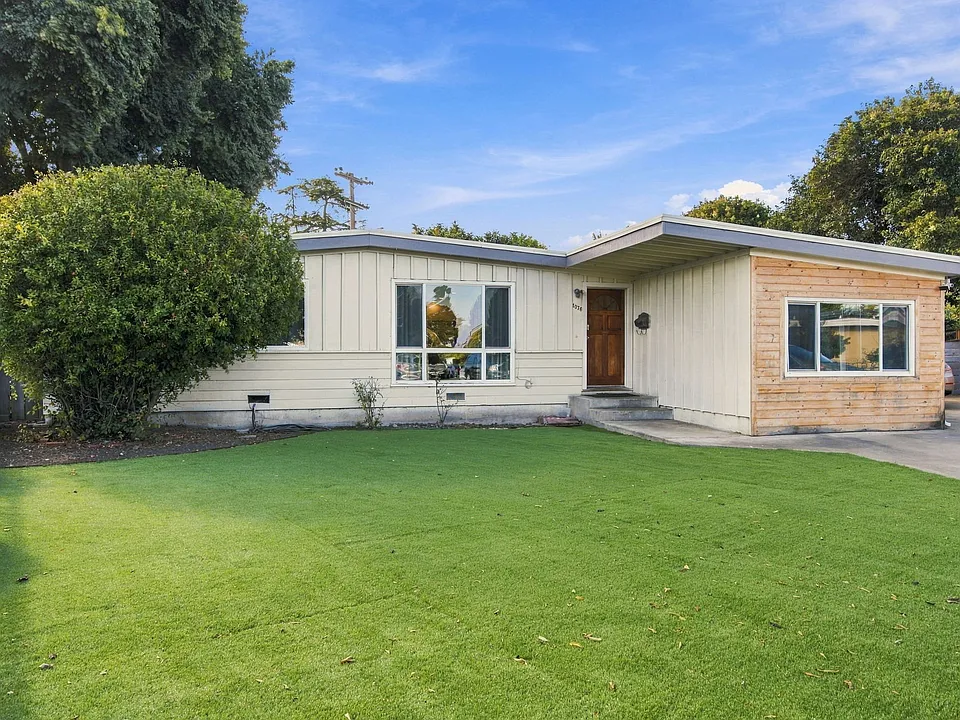 1075 Chico Ct