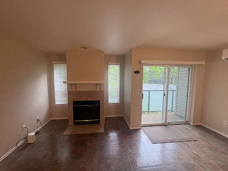 12549 Roosevelt Way NE #4 — Photo 6