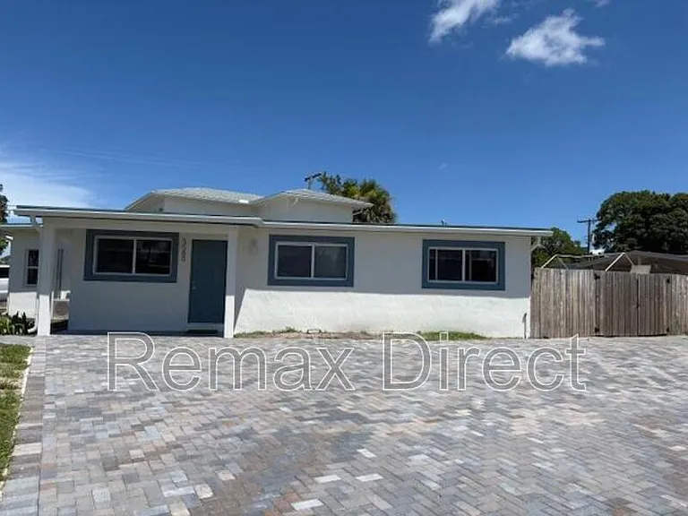 5580 Honeysuckle Dr — Photo 4