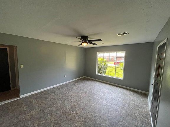 2nd image of 200 Gum Ave