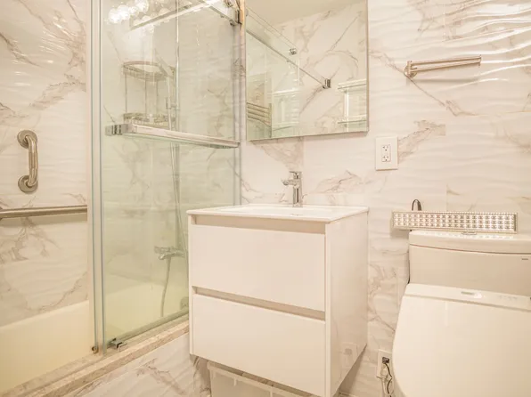 2915 West 5th Street image 4 of 17