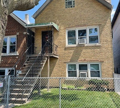 3rd image of 3249 S Racine Ave