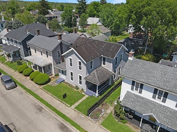5th image of 525 Maple Ave