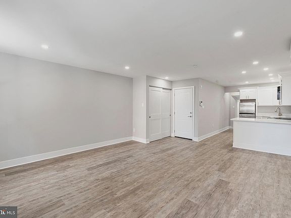 4th image of 256 S 11th St Floor 2