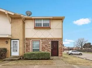 92 E Mountain Creek Ct, Grand Prairie, TX 75052