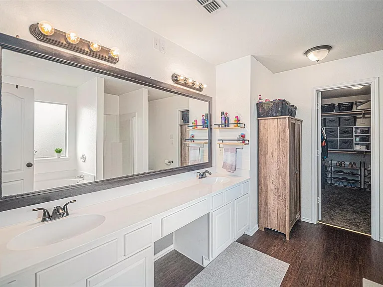 9600 Fox Hill Dr — Photo 16