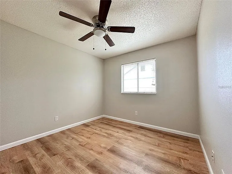 896 Mentmore Cir — Photo 13