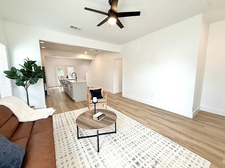 530 Raymond St — Photo 5