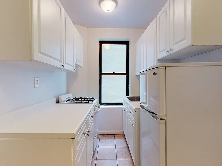 411 E 70th St #4A — Photo 4
