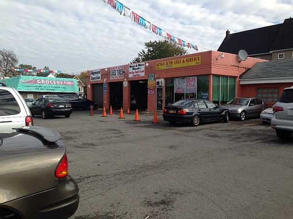 2nd image of 2104 S Park Ave