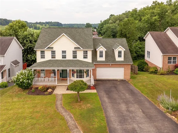 107 Edgewood Dr, New Stanton, PA 15672