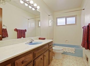 9501 2nd Ave, Elk Grove, CA 95624