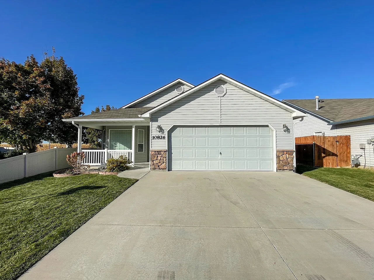 3 bed, 1209 sqft, $1,900 — Photo 1