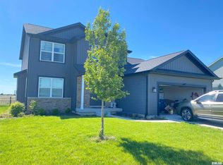 1731 Spartan Dr, Chatham, IL 62629