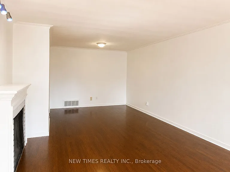 7 Leavey Ct #UPPER — Photo 3