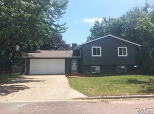 208 S Needles Dr, Brandon, SD 57005