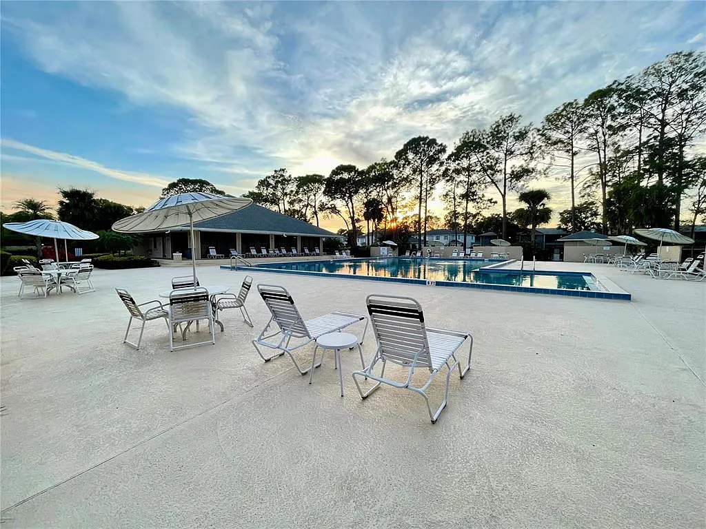 3 bed, 2.5 bath, 1570 sqft, $2,200 — Photo 3