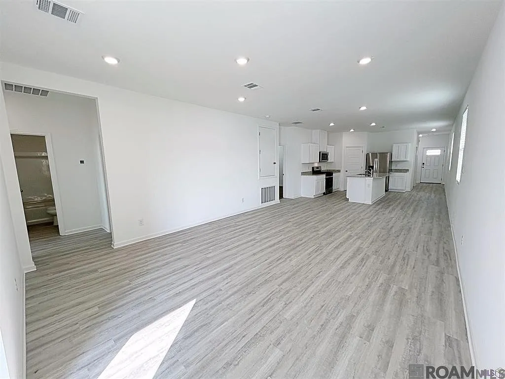 Building Photo - 1047 Drago Dr
