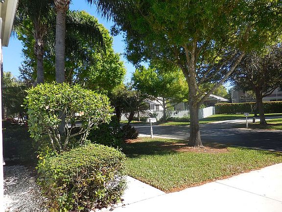 4th image of 7615 NW 71st Ter
