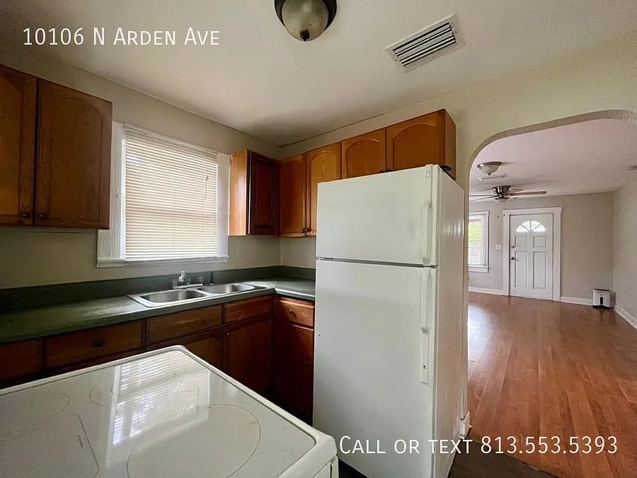 50% off first month's rent! Relaxed Living in Tampa 2-Bedroom Home with Outdoor Space — Photo 3