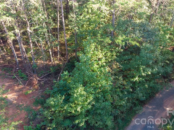 81 Meandering Ln, Lincolnton, NC 28092