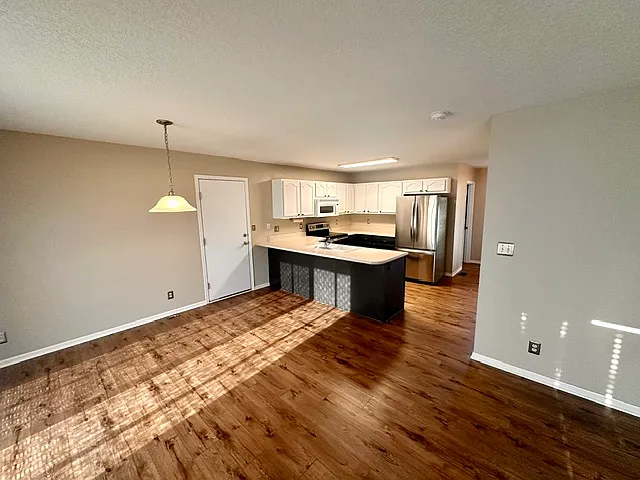 3 bed, 2.5 bath, 1456 sqft, $2,050 — Photo 4