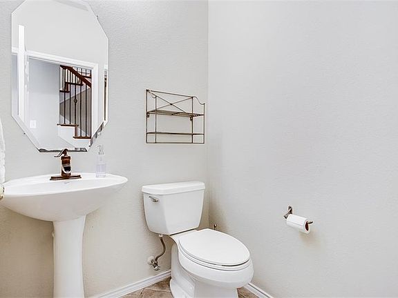 5th image of 1207 Vineyard Dr