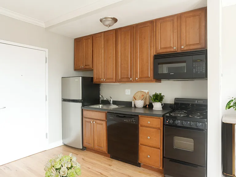 828 W. Fullerton — Photo 13