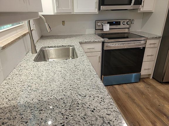 3rd image of 109 Sunnyside Ln