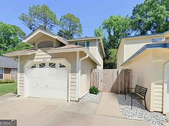 5th image of 201 Millers Trace Dr