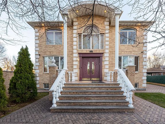 5th image of 8064 Surrey Pl