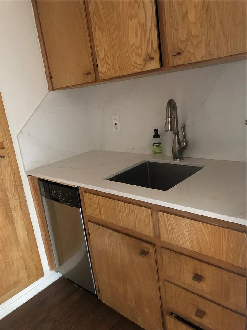 4701 Red River St — Photo 2